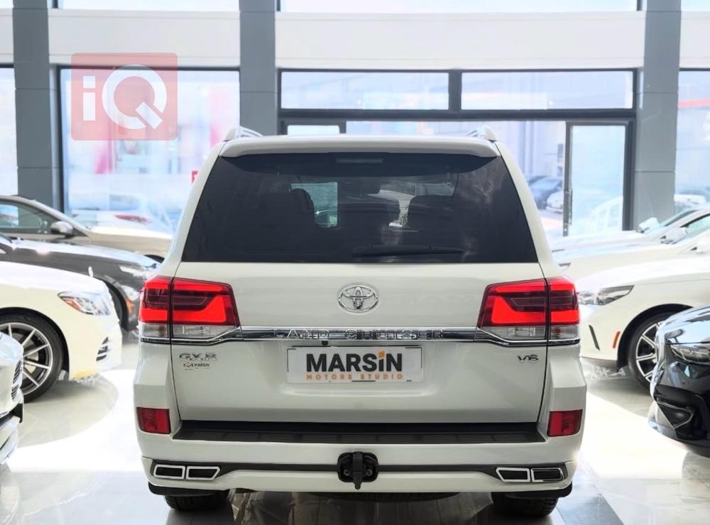 تۆیۆتا لاند کروزەر